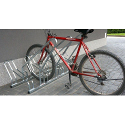 Dviračių stovas cross2 su pertvara.