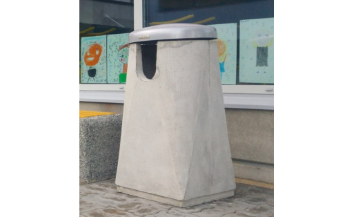 Didelė betoninė šiukšliadežė