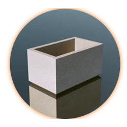 Stačiakampis betoninis lauko vazonas.